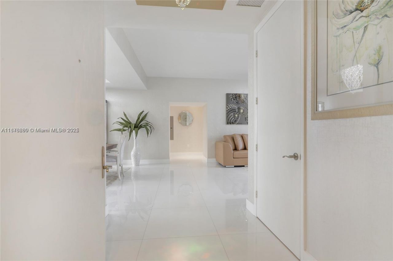 15811 Collins Ave, Unit 704, Sunny Isles Beach, FL 33160 Photo