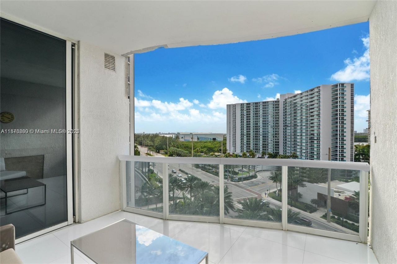 15811 Collins Ave, Unit 704, Sunny Isles Beach, FL 33160 Photo