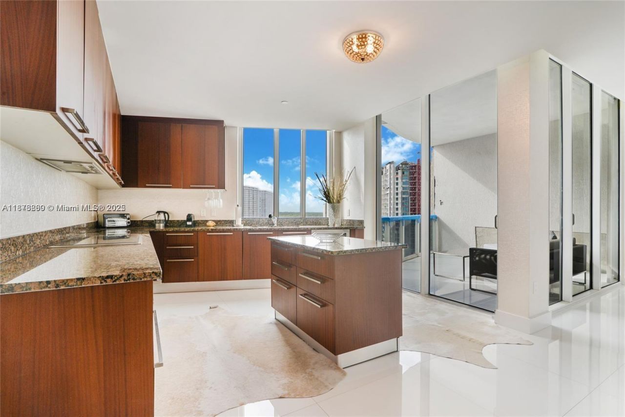 15811 Collins Ave, Unit 704, Sunny Isles Beach, FL 33160 Photo
