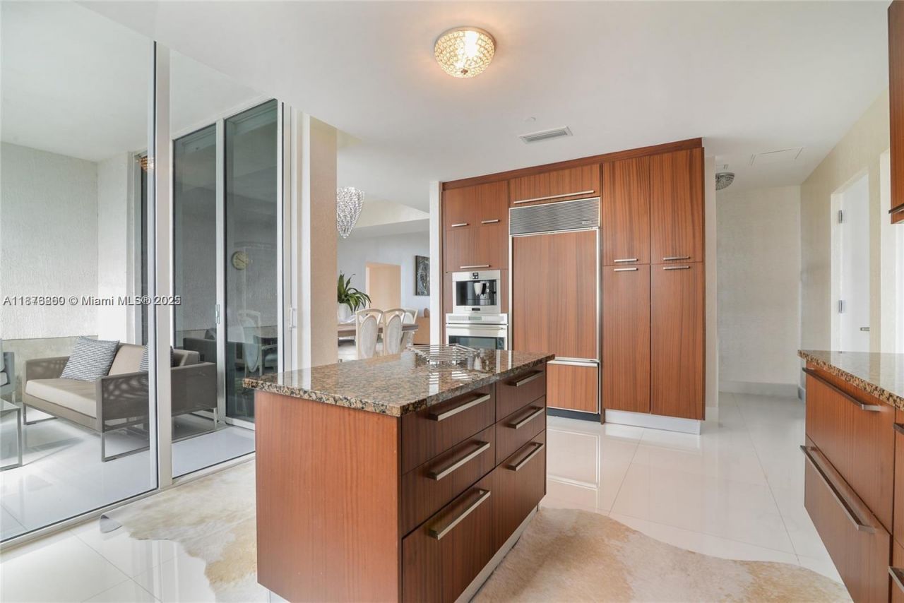 15811 Collins Ave, Unit 704, Sunny Isles Beach, FL 33160 Photo