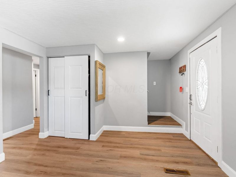 5044 Albany Drive , Columbus, OH 43232 Photo 10