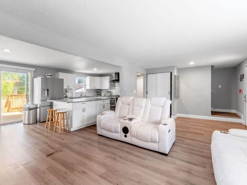 5044 Albany Drive , Columbus, OH 43232 Photo 11