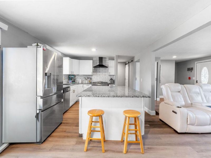 5044 Albany Drive , Columbus, OH 43232 Photo 12