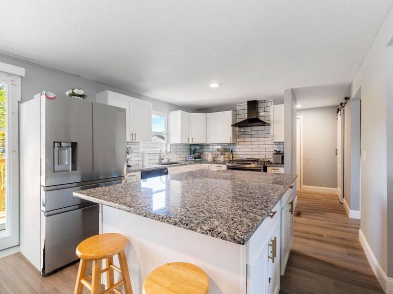 5044 Albany Drive , Columbus, OH 43232 Photo 13