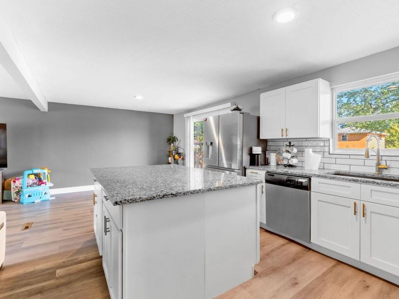 5044 Albany Drive , Columbus, OH 43232 Photo 14