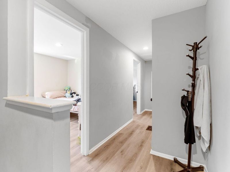 5044 Albany Drive , Columbus, OH 43232 Photo 17