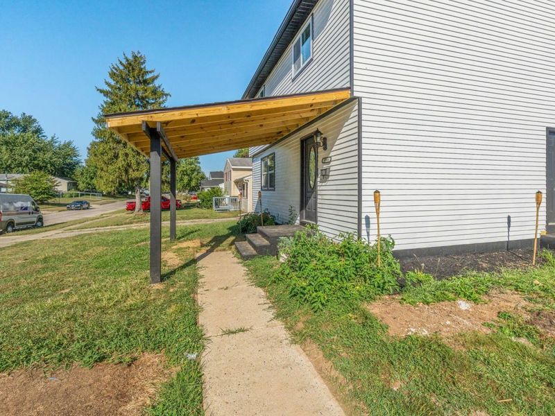 5044 Albany Drive , Columbus, OH 43232 Photo 4