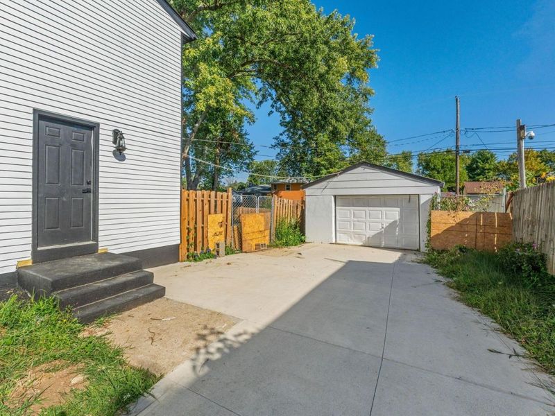 5044 Albany Drive , Columbus, OH 43232 Photo 6