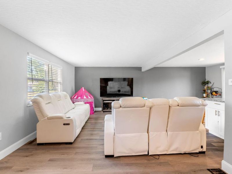 5044 Albany Drive , Columbus, OH 43232 Photo 8