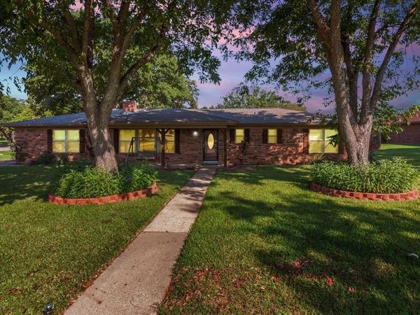 5710 Cortez Drive, De Cordova, TX 76049