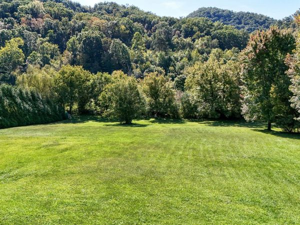 1026 Deer Harbour Road, Bristol, TN 37620