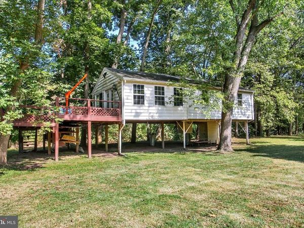 719 N CREEK ROAD, ABBOTTSTOWN, PA 17301