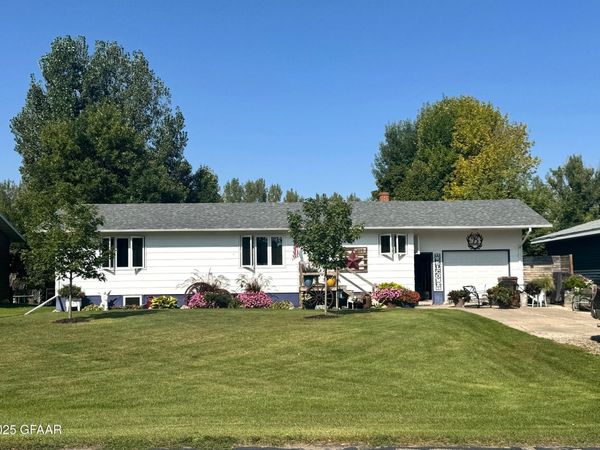 425 3RD Street , Pembina, ND 58271