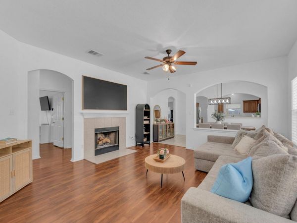 8901 Meridian Oak LN, Austin, TX 78744