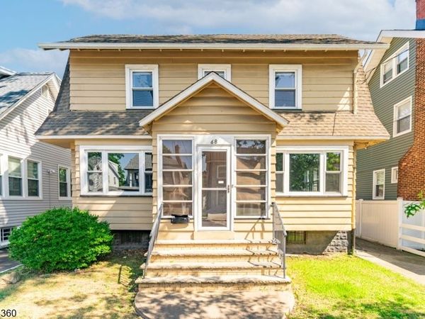 68 Richelieu Pl, Newark, NJ 07106