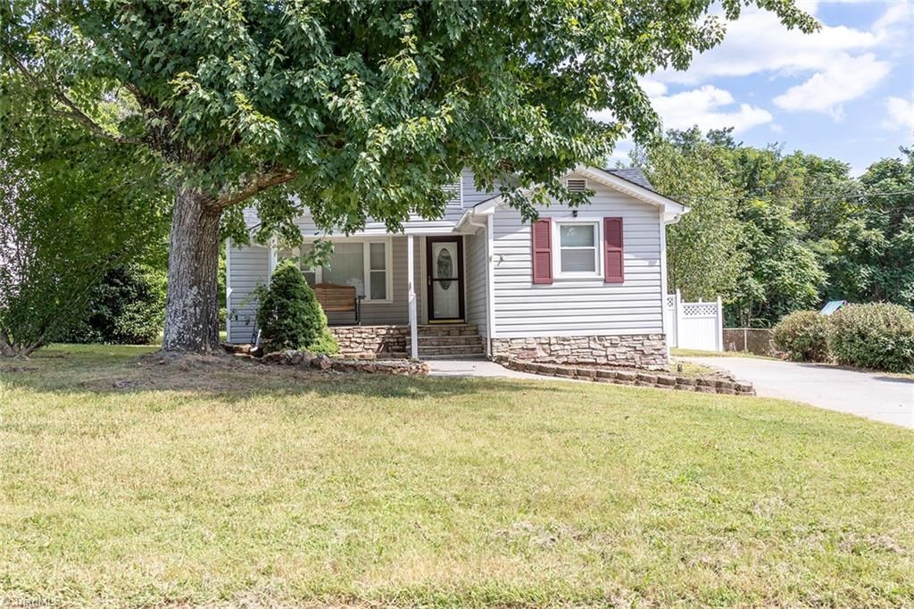 401 N 3rd Avenue, Mayodan, NC 27027 Main Photo