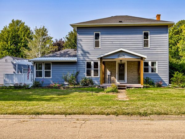 208 3rd Avenue NE, State Center, IA 50247