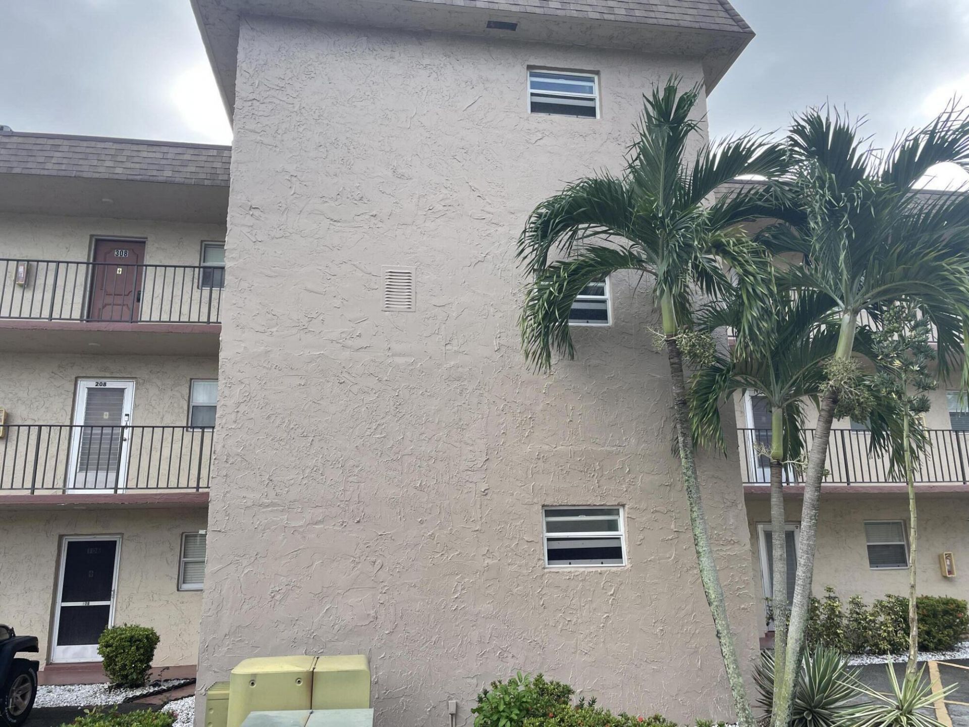 705 Lori Drive, Unit 206, Palm Springs, FL 33461 Photo