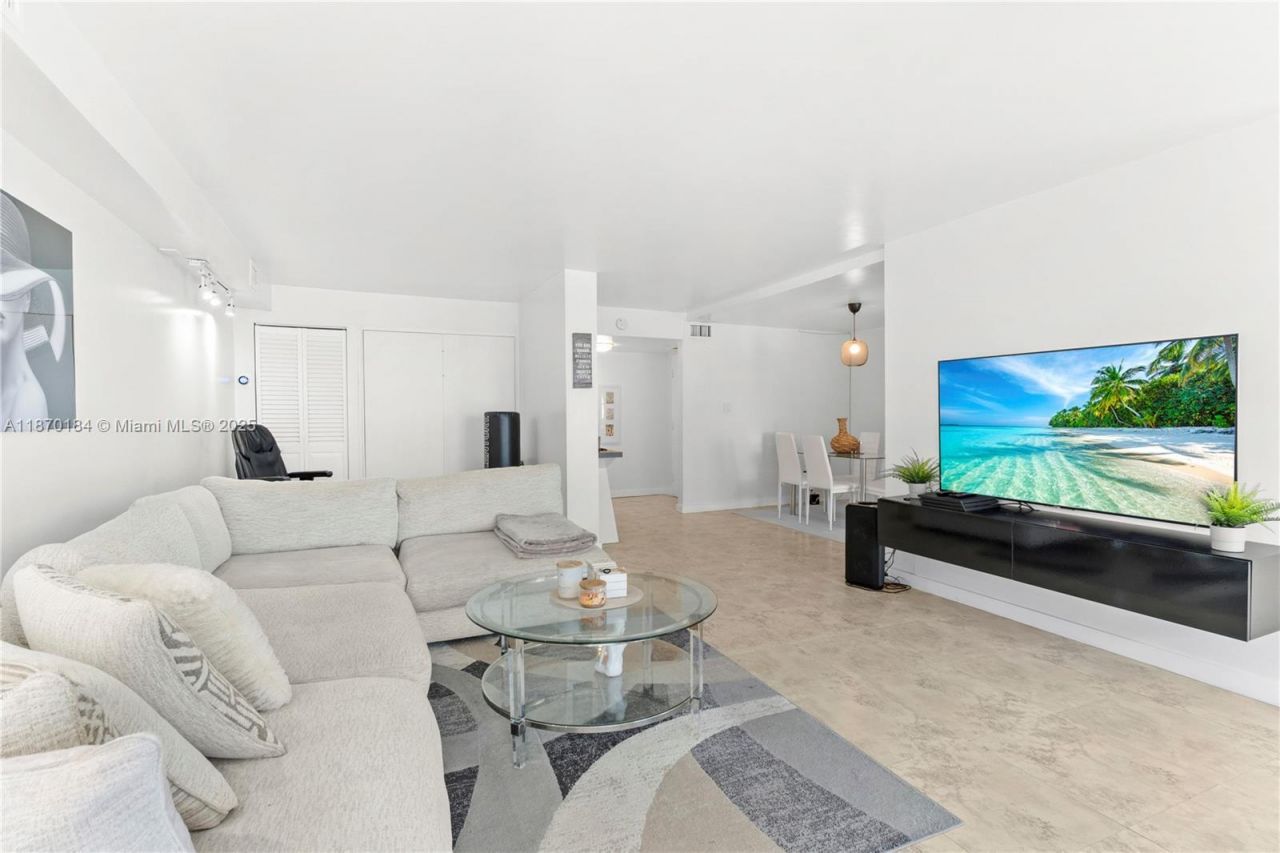 18071 Biscayne Blvd, Unit 1404, Aventura, FL 33160 Photo