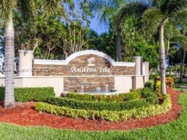 8525 Pine Cay, West Palm Beach, FL 33411