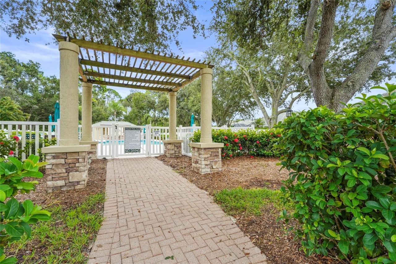4840 Lakescene Place, Sarasota, FL 34243 Photo