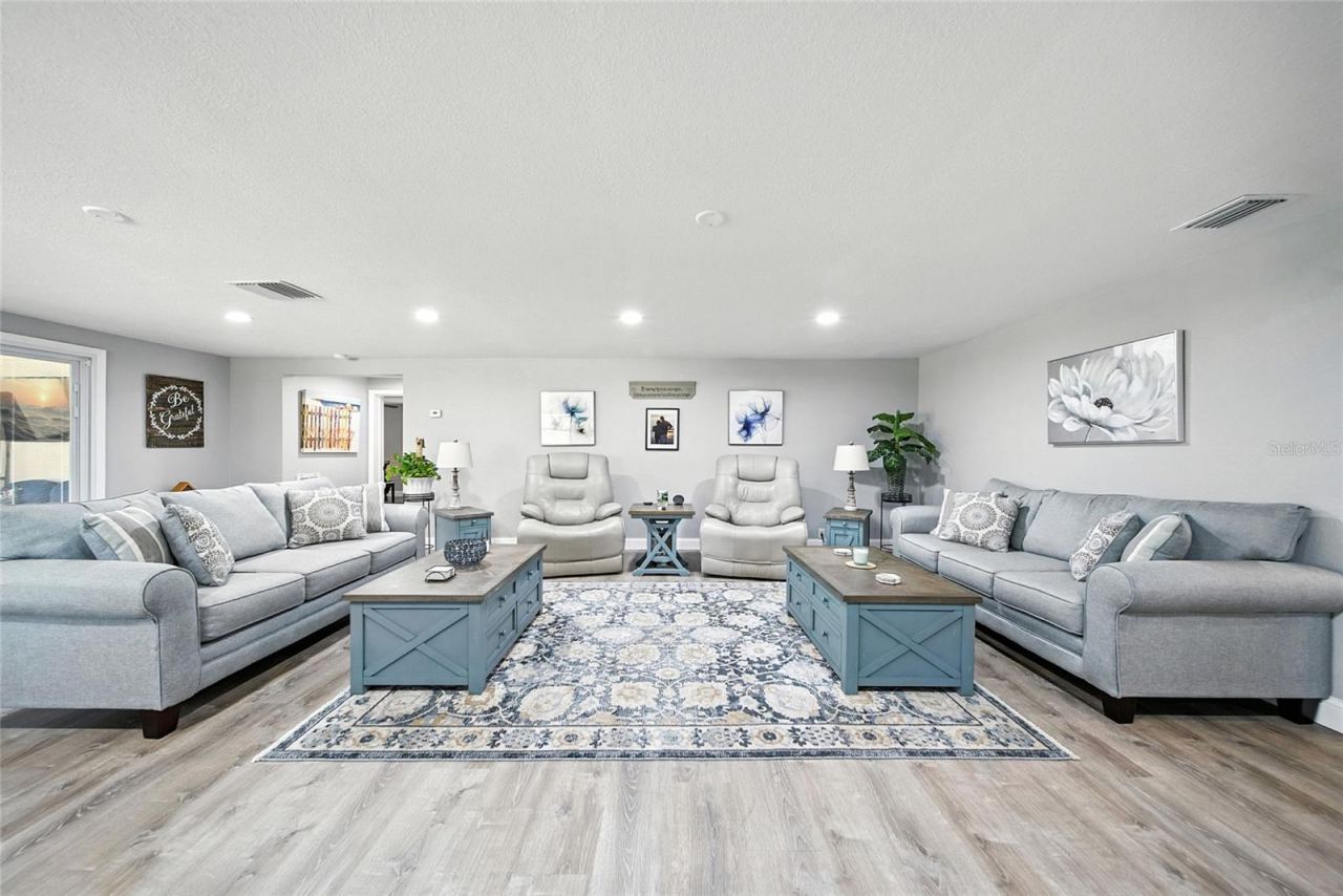 8248 Tanglewood Drive, New Port Richey, FL 34654 Photo