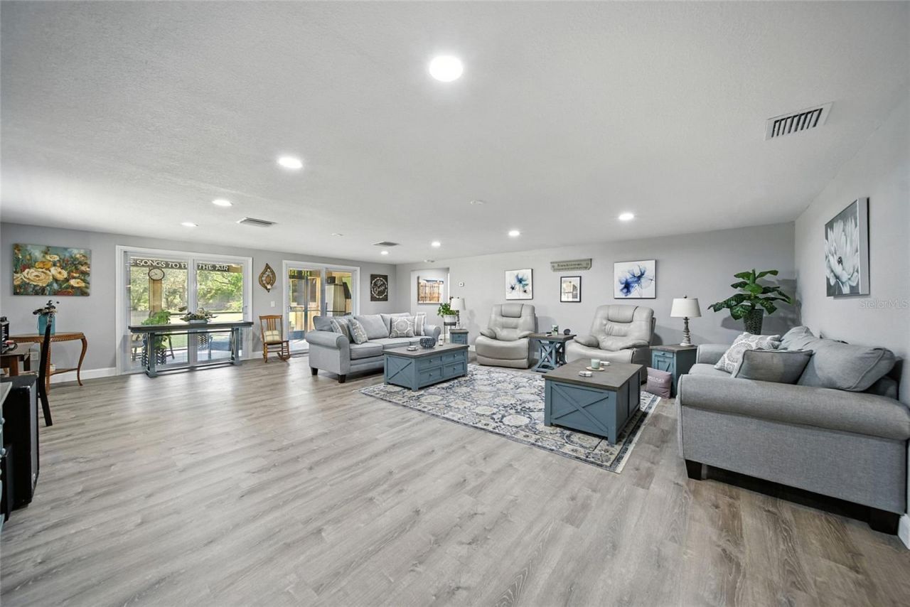 8248 Tanglewood Drive, New Port Richey, FL 34654 Photo