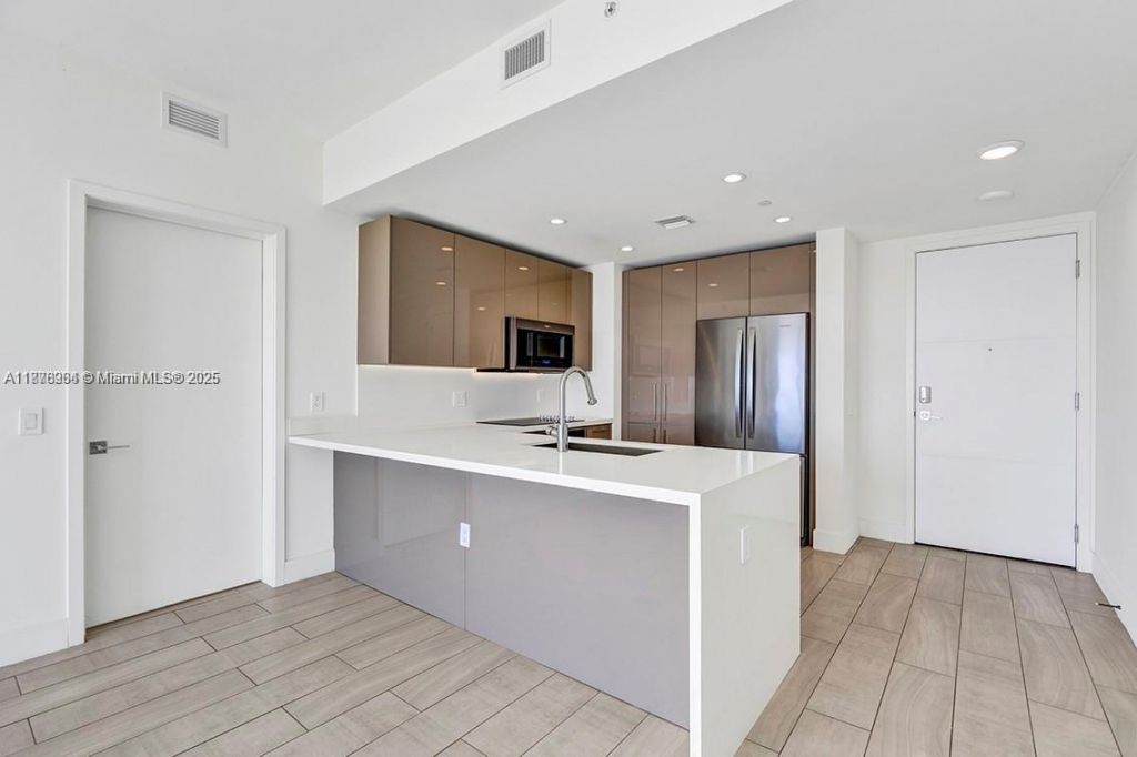 2000 S Metropica Way, Unit 907, Sunrise, FL 33323 Photo