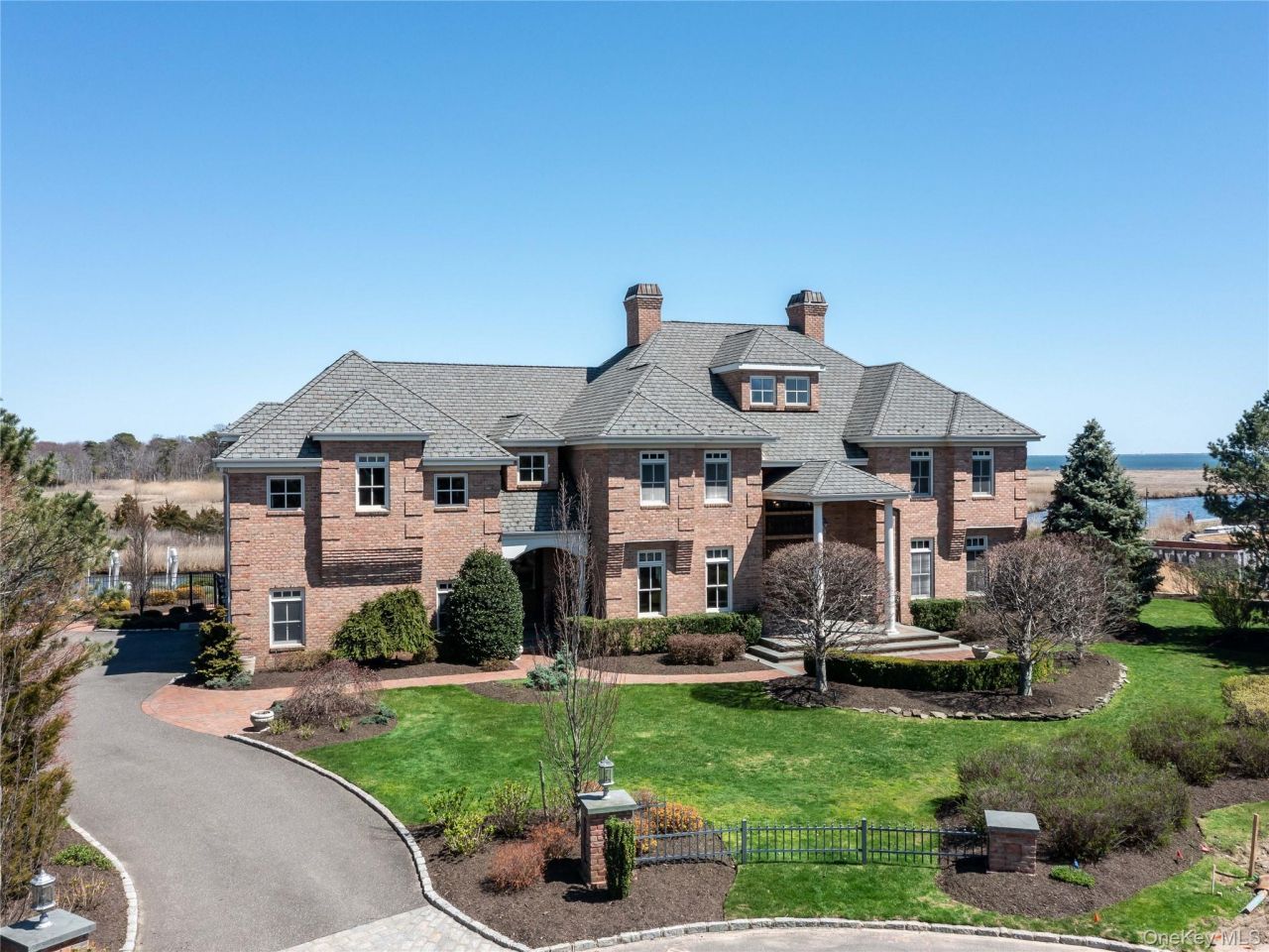 27 True Harbour Way, West Islip, NY 11795 Main Photo