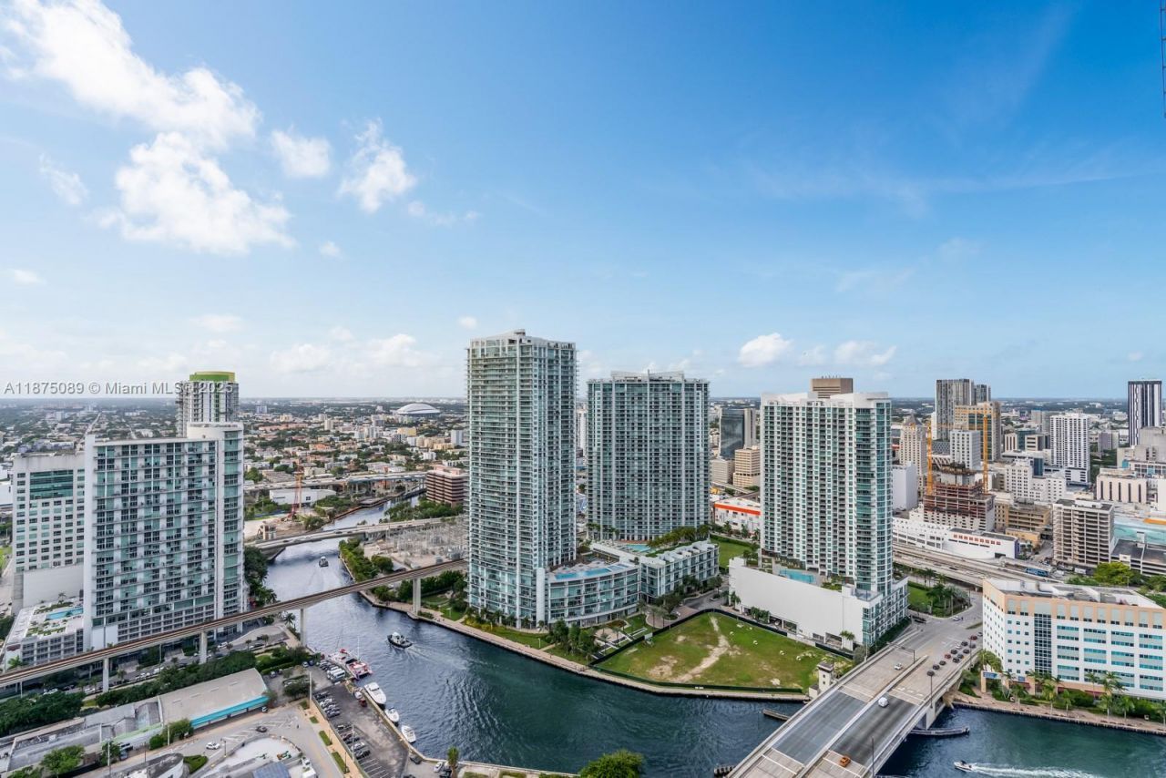 68 SE 6th St, Unit 3706, Miami, FL 33131 Photo