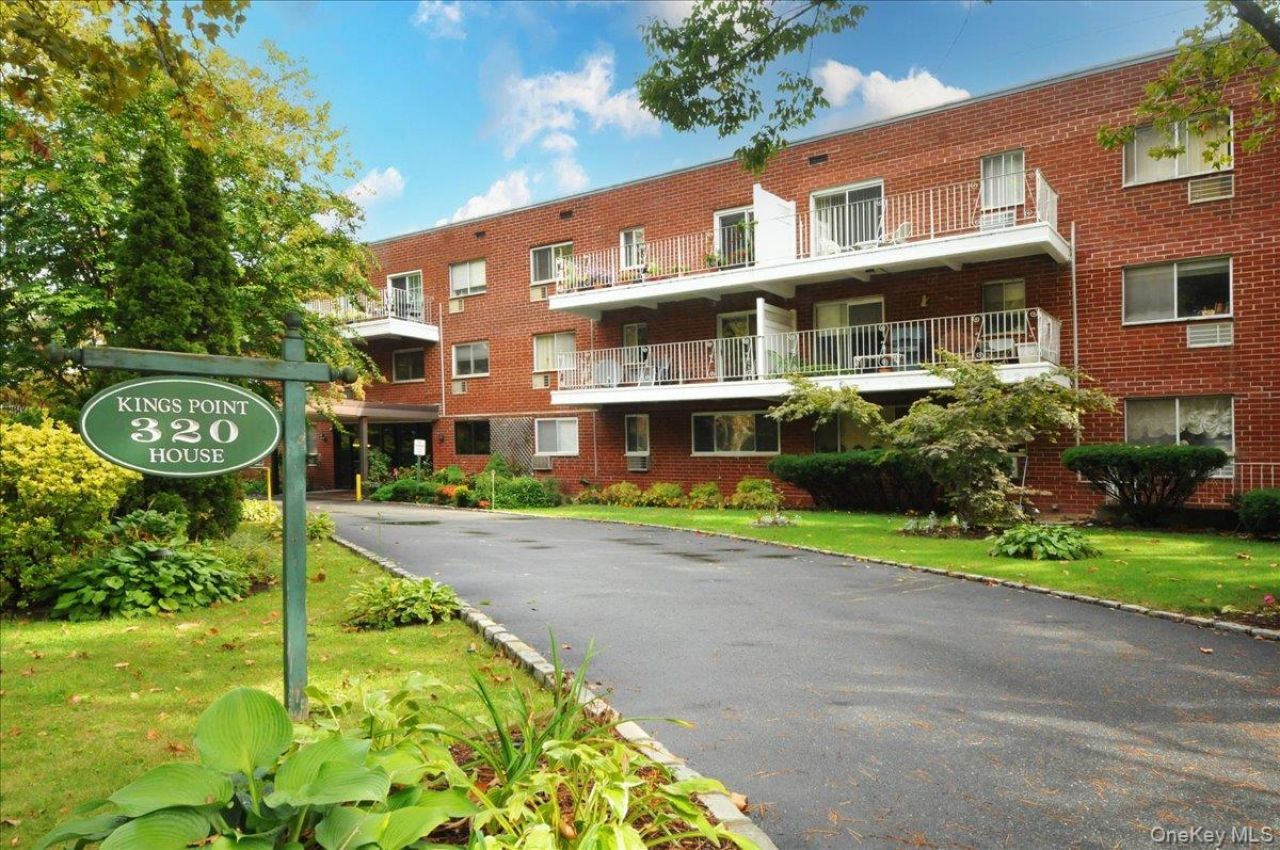 320 E Shore Road, Unit 9C, Great Neck, NY 11023 Main Photo