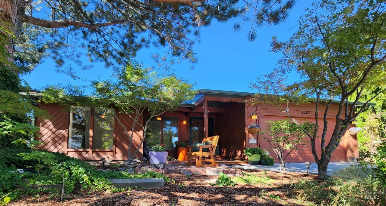 3082 E Sweetwater Dr, Boise, ID 83716 Main Photo