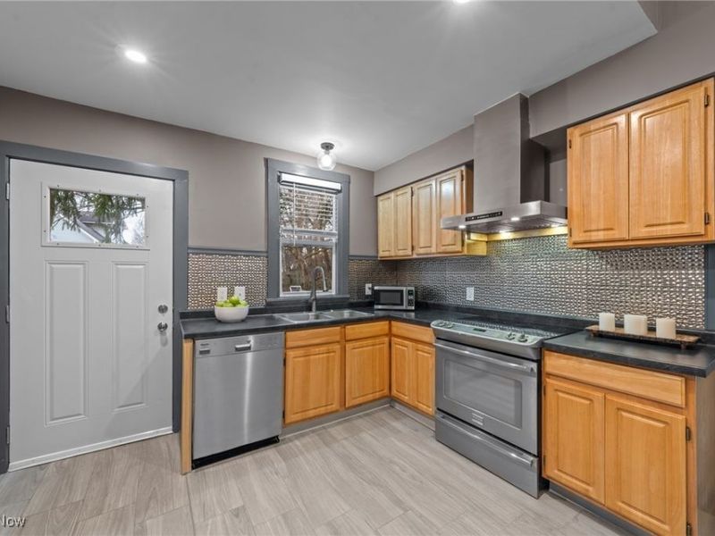 1364 Wooster Road W, Barberton, OH 44203 Photo 10