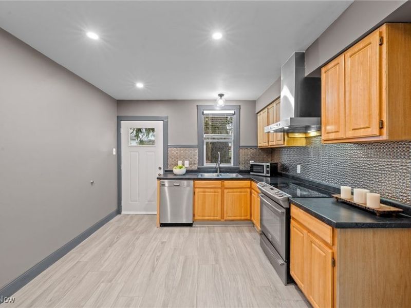 1364 Wooster Road W, Barberton, OH 44203 Photo 11