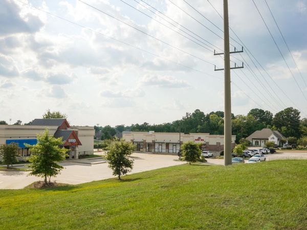 5076 Lakeland Drive, Flowood, MS 39232