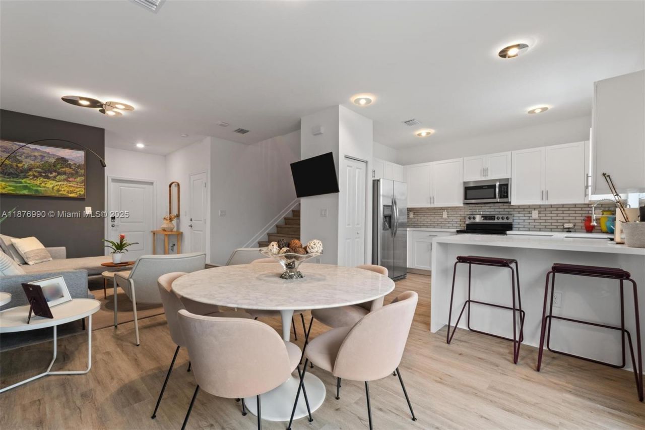 403 NE 212th St, Miami, FL 33179 Photo