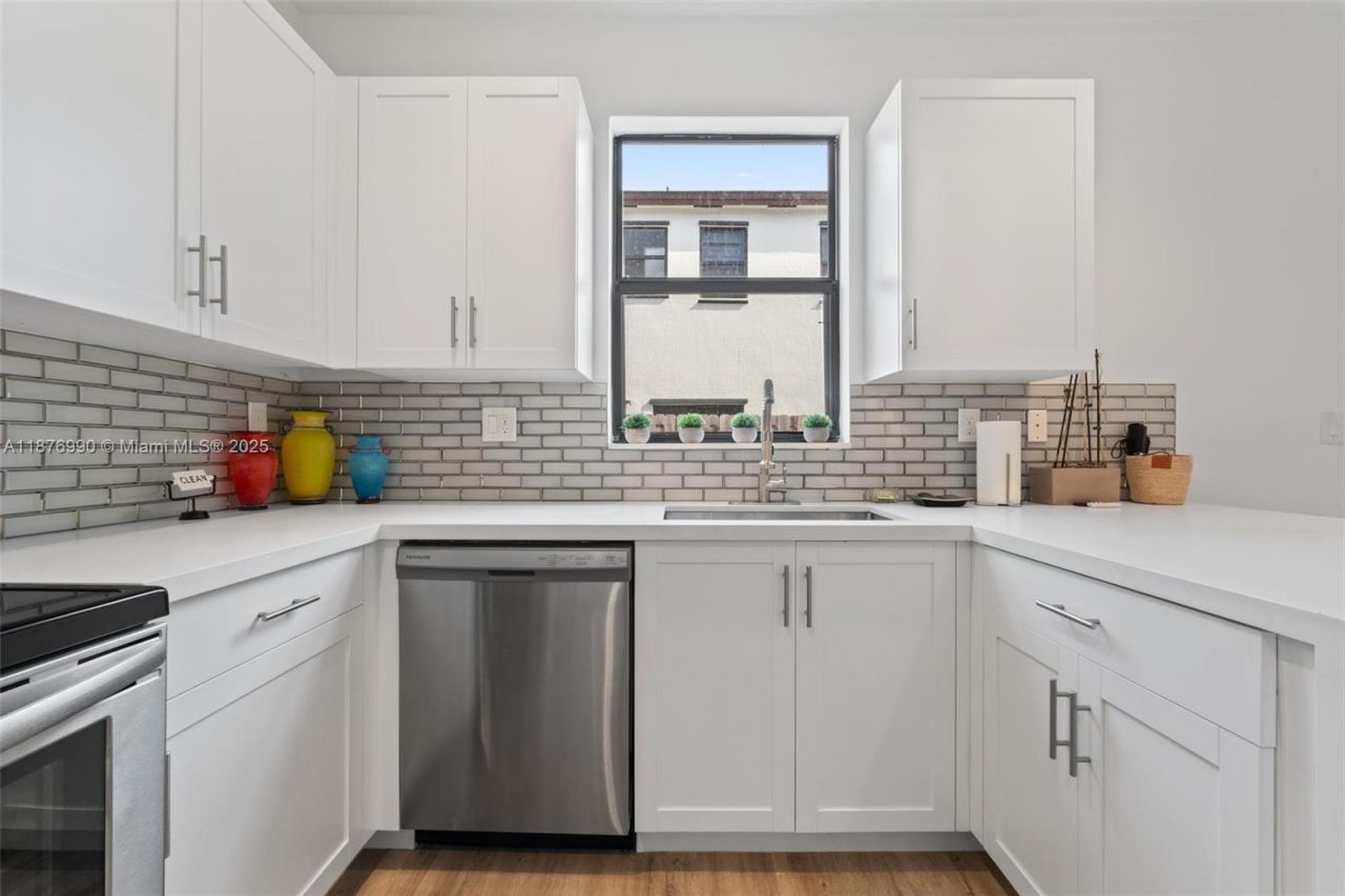 403 NE 212th St, Miami, FL 33179 Photo