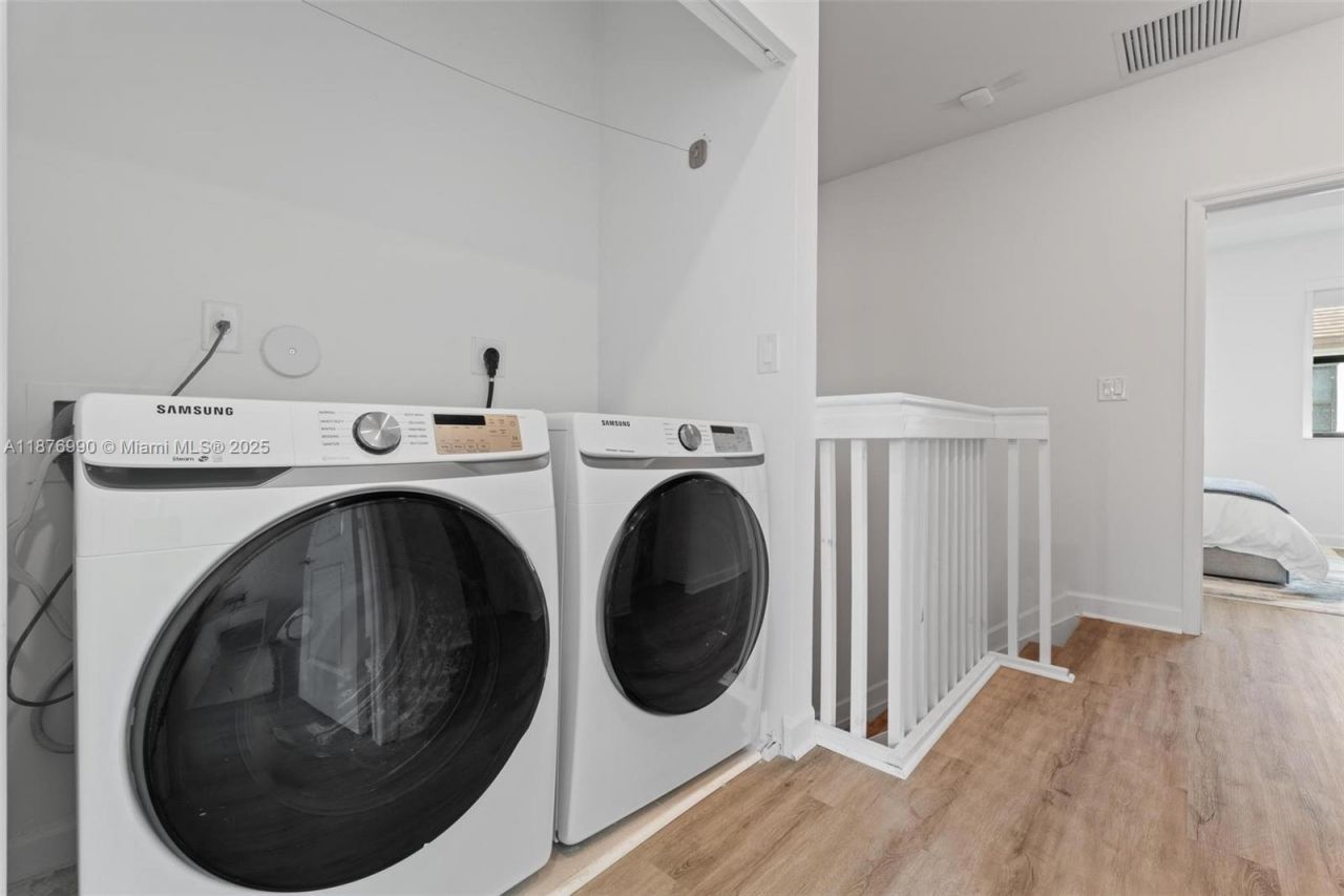 403 NE 212th St, Miami, FL 33179 Photo