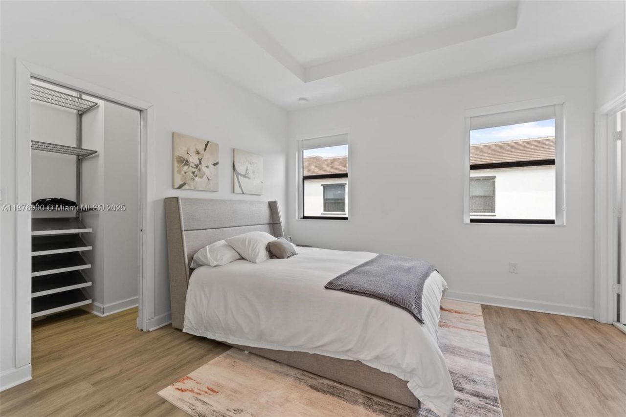 403 NE 212th St, Miami, FL 33179 Photo