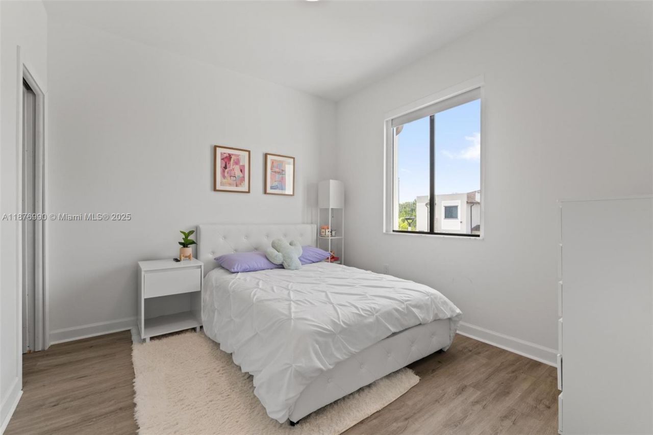 403 NE 212th St, Miami, FL 33179 Photo