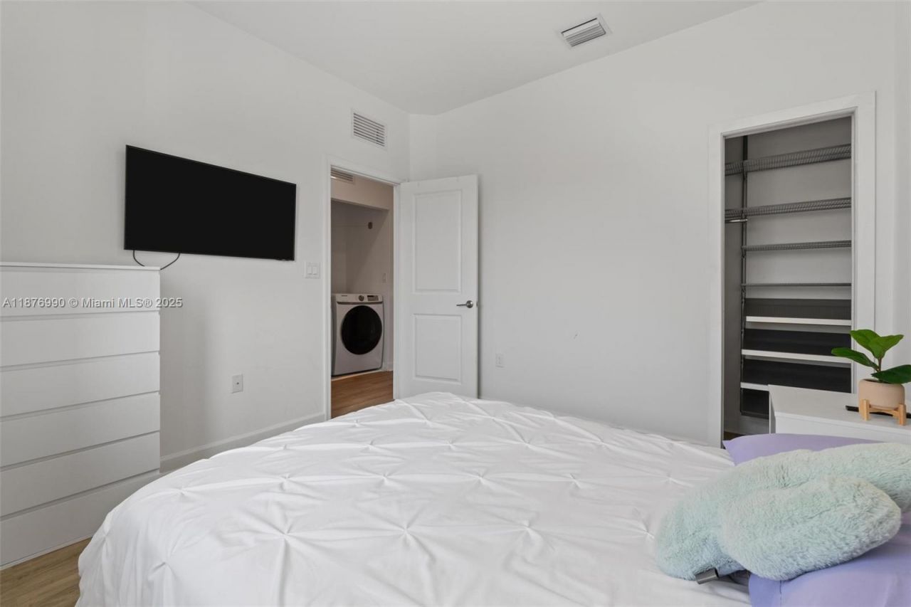 403 NE 212th St, Miami, FL 33179 Photo