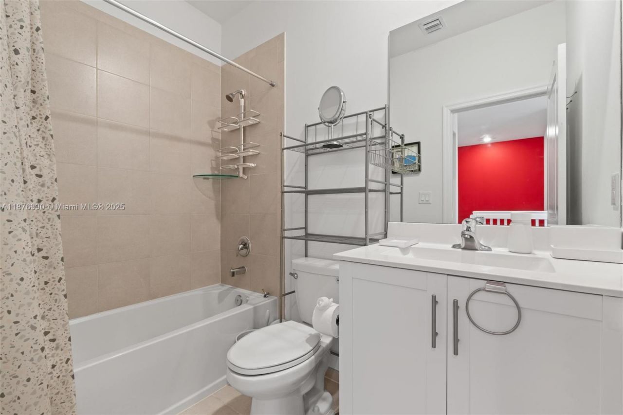 403 NE 212th St, Miami, FL 33179 Photo