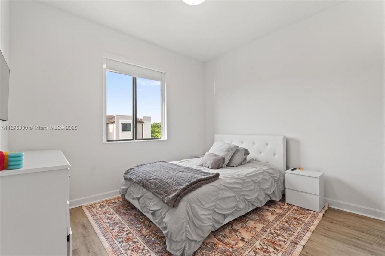 403 NE 212th St, Miami, FL 33179 Photo