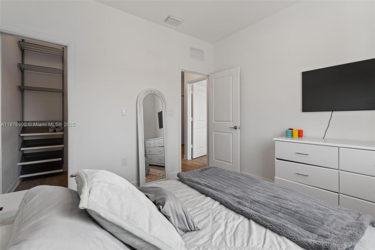 403 NE 212th St, Miami, FL 33179 Photo