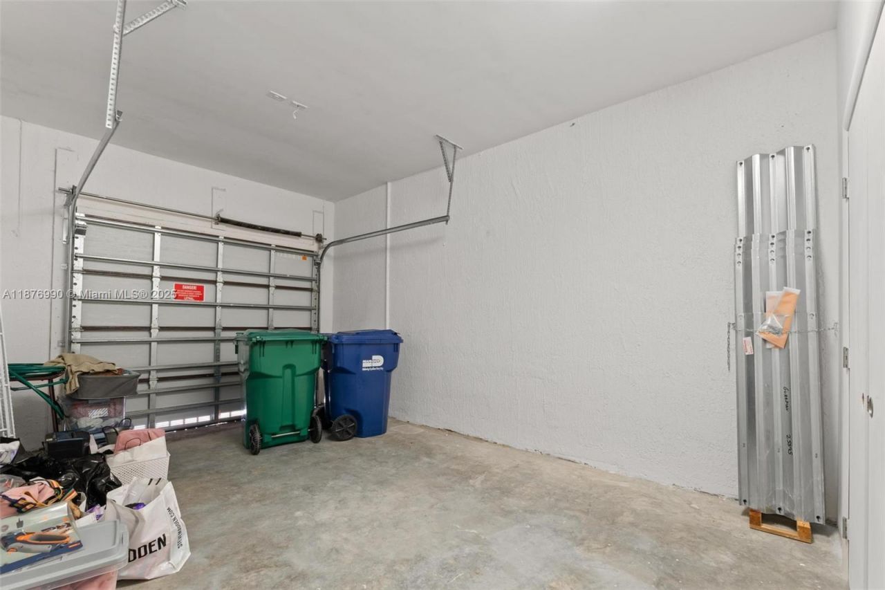 403 NE 212th St, Miami, FL 33179 Photo