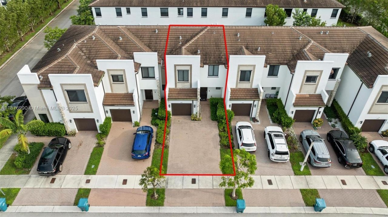 403 NE 212th St, Miami, FL 33179 Photo