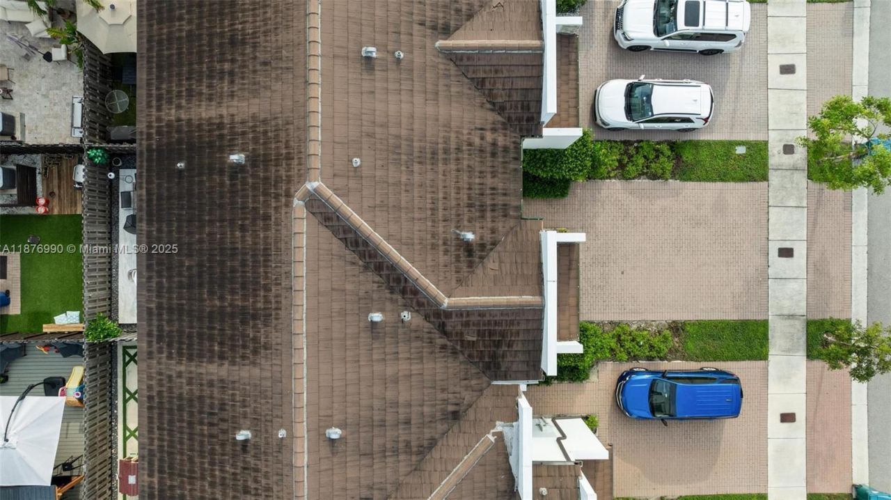 403 NE 212th St, Miami, FL 33179 Photo