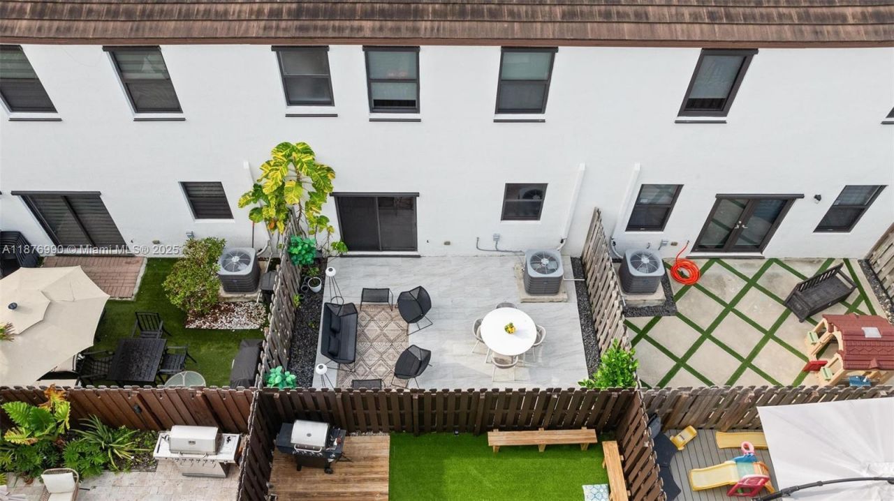 403 NE 212th St, Miami, FL 33179 Photo