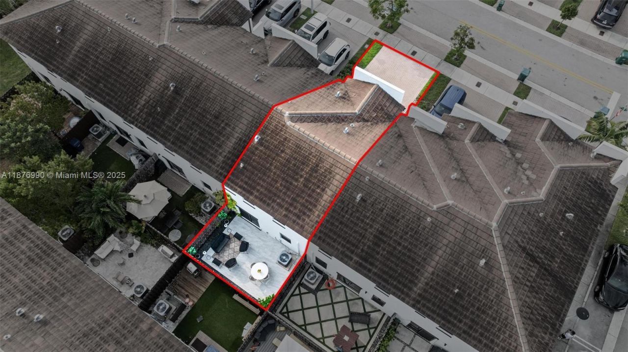 403 NE 212th St, Miami, FL 33179 Photo