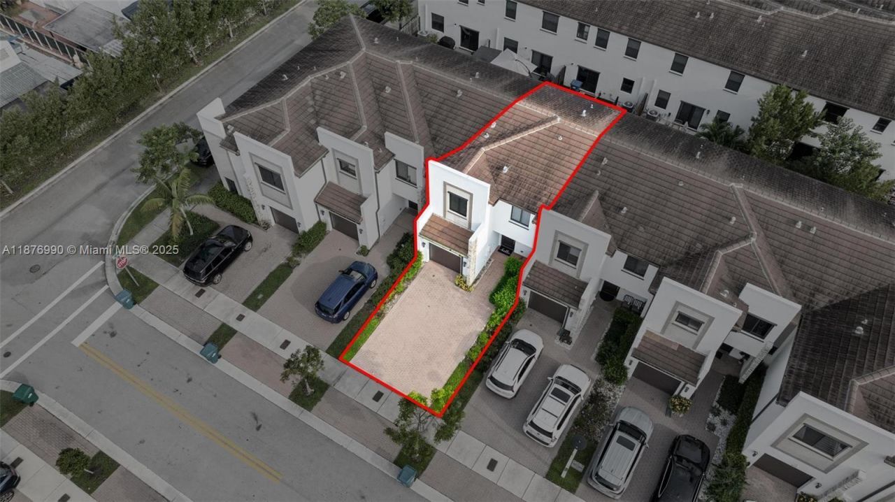 403 NE 212th St, Miami, FL 33179 Photo